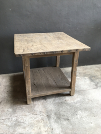 Stoere vergrijsd houten tafel 93 x 88 x H90 cm verkooptafel hoektafel bijzettafel landelijk stoer metalen studs