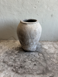 Oud stenen kruik olijfkruik waterkruik pot vaas 60 cm hoog 44 cm doorsnede landelijk antieke pot nr 92