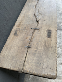 Oude robuuste landelijke vergrijsd houten sidetable wastafel meubel werkbank 190 x 35 x H79,5 cm landelijk stoer robuust grof hout