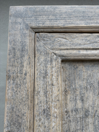 Prachtige grote vergrijsd houten 2deurs dichte kast linnenkast keukenkast boekenkast archief ordners landelijk sober