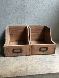Stoere oud houten bak gruttersbak schap box la lade schuifbak schuifla tijdschriftenbak ordner landelijk stoer robuust industrieel  hout