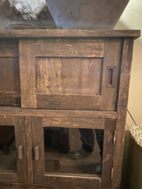 Kast kastje stoer bruin schuiflades lades kastje landelijk deurtjes schuifdeurtjes vitrine vitrinekast glaskast