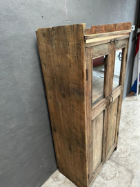 Oud houten kast vitrinekast glaskast winkelkast vitrine keukenkast winkelkast grutterskast landelijk stoer vintage industrieel stoer