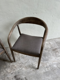 Vergrijsd houten stoel met stoffen zitting armstoel stoelen eetkamerstoelen met armleuning landelijk modern strak rond