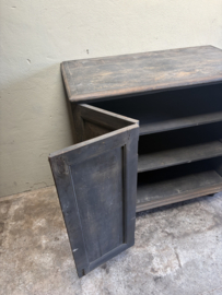 Stoer oud houten kast kastje 3 deuren halkastje legplanken vergrijsd origineel oudje landelijk stoer sober