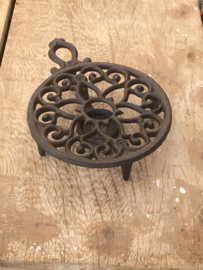 Gietijzeren stove warmhoudplaat theelichtje rechaud onderzetter bric-à-brac brocant landelijk bruin