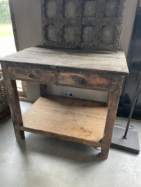 Heel stoer oud grof houten tafel kast Sidetable keukeneiland werkbank landelijk stoer robuust industrieel