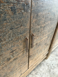 Groot uniek oud vergrijsd houten dressoir 4 deurs wandtafel sidetable deurtjes landelijk stoer vintage industrieel 190 x 45 x H101 cm