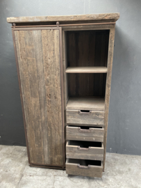 Stoere grote oud vergrijsd houten truckwood Railway kast met schuifdeur en 4 lades 212 x 121 x 46 cm keukenkast oud hout landelijk stoer industrieel