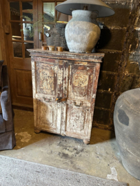 Heel gaaf oud sleets houten kast kastje 2 deurs vintage landelijk stoer boho echt uniek schatje