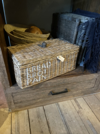 Vergrijsd rieten brood trommel bread box landelijk