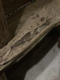 Hele stoere oude grof houten bank bankje bankjes boomstam boomstronk grof landelijk stoer