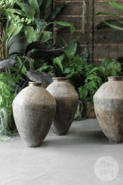 Prachtige grote oude stenen kruik vaas pot landelijk stoer sober grijs verweerd 68 X 42 cm