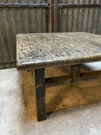 Oud vergrijsd houten salontafel zwart bijzettafel mooie nerf vierkant 95 x 92 x H46 cm hout landelijk industrieel robuust oud hout vintage sidetable hoektafel