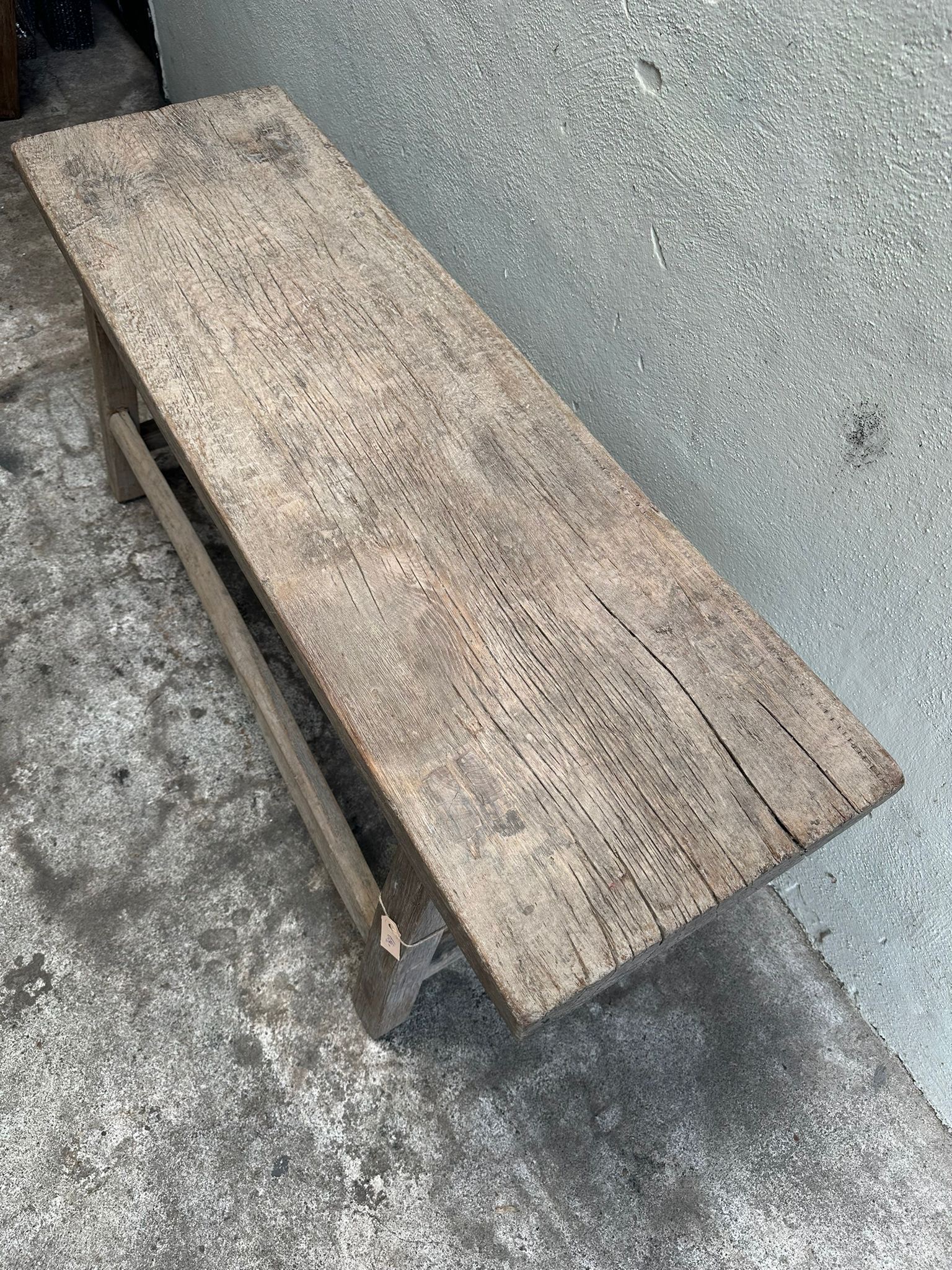 Prachtige organische oude vergrijsd houten bank bankje salontafel lounge tafel landelijk stoer sober 130 x 37 x H50 cm
