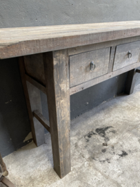 Oude vergrijsd doorleefd houten haltafel sidetable ladenkast la  laden stoer boeren kast buro bureau wastafel eiland landelijk badmeubel industrieel werktafel werkbank