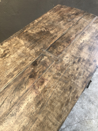 Prachtige enorme grote originele oude sleetse vergrijsd houten kist dekenkist landelijk industrieel grijs zwart met oud metalen beslag