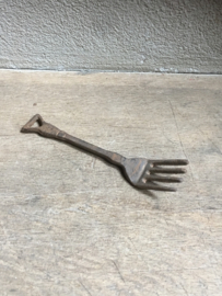 Landelijke gietijzeren vork vorkje stoer industrieel vintage bestek oude stijl