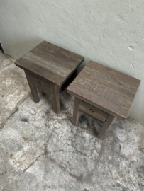 Oud vergrijsd houten kastje nachtkastje nachtkastjes hout ladekastje ladekastjes kastjes tafel tafeltje halkastje landelijk bijzettafel bijzettafeltje