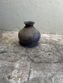 Prachtige vergrijsd antieke claypot Nepal kruik stenen vaas pot landelijk stoer sober vintage 37 x 34 cm
