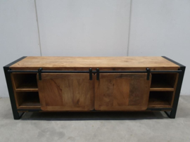 Houten televisiekast tvmeubel schuifdeuren sideboard sidetable kast hout houten metaal metalen dressoir landelijk industrieel vintage