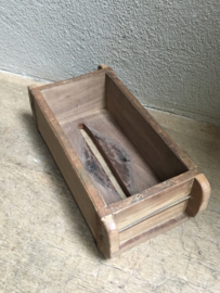 Oude stoere houten tissuebox van oude baksteenmal tissues doekjes landelijk stoer industrieel vintage