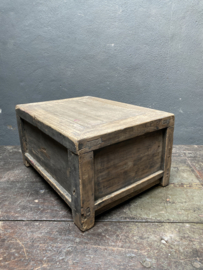 Stoer oud vergrijsd houten ladekastje kastje tafeltje opstapje opzet landelijk stoer