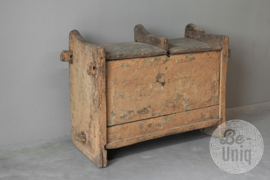 Prachtige hele grote oude doorleefd houten unieke Himalaya Hymalaya kist graankist voerbak voerkist bank klepbank Sidetable dressoir kast dekenkist wandmeubel kist dekenkist kast sidetable stoer landelijk industrieel aarde aardetint terra terracotta
