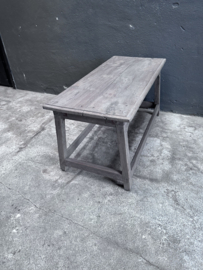 Oud vergrijsd houten bankje bank kruk krukje sidetable tafel salontafel tafeltje landelijk stoer sober  Oud Industrieel bankje 91 x 40 x H44 cm