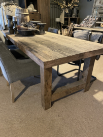 Oud vergrijsd houten tafel landelijk stoer 220 x 95 x 7 cm teakhout met houten poten