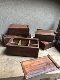 Stoere oude houten theedoos spicebox theebox tea box kruidendoos landelijk robuust oud hout