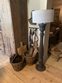 Stoere vergrijsd mat zwart antraciet zwartbruine houten balusterlamp stoer industrieel ballusterlamp staande vloerlamp 125 cm tafellamp landelijk stoer robuust