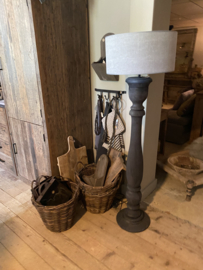 Stoere vergrijsd mat zwart antraciet zwartbruine houten balusterlamp stoer industrieel ballusterlamp vloerlamp 125 cm tafellamp landelijk stoer robuust