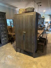 Prachtige grote vergrijsd houten 2 deurs kast met legplanken 190 x 100 x 45 cm legkast klerenkast linnenkast keukenkast landelijk stoer
