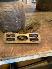 Leuke originele oude houten rammelaar muziekinstrument oud hout metaal landelijk vintage brocant