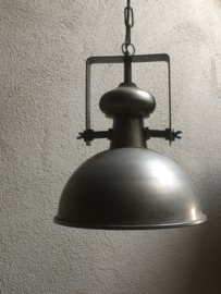 Stoere industriele hanglamp lamp korf stallamp middelmaat fabriekslamp industrieel grijs grijze metaal metalen landelijk zink staal metaal grijs