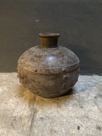 Grote grijs bruine stenen pot kruik vaas landelijk stoer