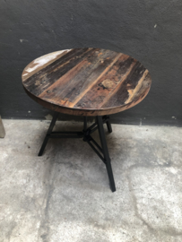 Vintage metalen rond tafeltje Met houten blad industrieel zwart metaal 60 cm