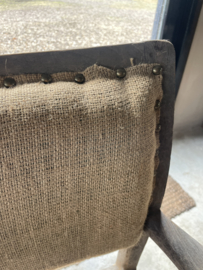 Prachtige oude vergrijsd houten stoel stoelen met jute stoffen zitting armleuning fauteuil landelijk sober shabby chique