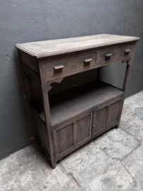Oud vergrijsd houten kastje keukenkast keukenrek rek schap boekenkast servies landelijk hal hout
