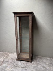 Vergrijsd houten vitrinekast zuil winkelkast 188 x 68 x 54 cm landelijk sober stoer vintage glas glaskast