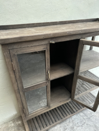 Oud naturel vergrijsd houten kast vitrinekast keukenkast servies winkelkast wandkast wandmeubel landelijk vintage H150 x B140 x D48 cm