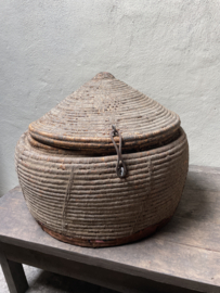 Prachtige 🤩 grote orginele oude vergrijsde mand doorsnede 70 cm dessert basket met deksel landelijk stoer sober vintage uniek desert