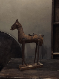 Leuk oud metalen paardje paard horse beeldje ornament landelijk stoer industrieel vintage stoer grijs bruin