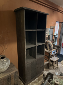 Aura Peeperkorn Stoere houten truckwood kast kastje halkast keukenkast boerenkast schap houten oud hout landelijk stoer robuust 6 open vakken  2 deuren