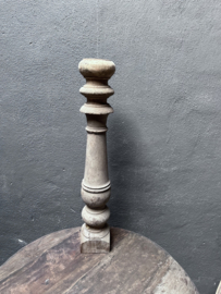 Oude baluster console kandelaar robuust vergrijsd stoer landelijk balusters balluster ballusters aura Peeperkorn nr 7