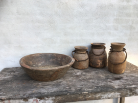 Stoere oude houten pot Nepal met grof jute touw landelijk vintage robuust