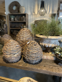 Hele grote stoere wilgen wilgentakken wilgentenen rieten rotan korf klein 40 x 35 cm  korven landelijk stoer brocant ei Pasen decoratie