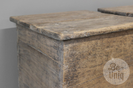 Prachtige oude doorleefd houten kist kisten stoer kruk bijzettafel salontafel robuust sober bijzettafel bijzettafeltje