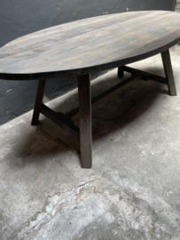 Robuuste oud vergrijsd houten ovale tafel 200 x 110 cm kloostertafel tafel eettafel landelijk industrieel stoer vintage retro urban leestafel ovaal